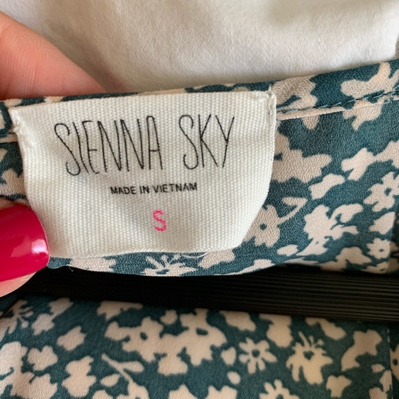 Float Floral Top - Picture 3 of 3